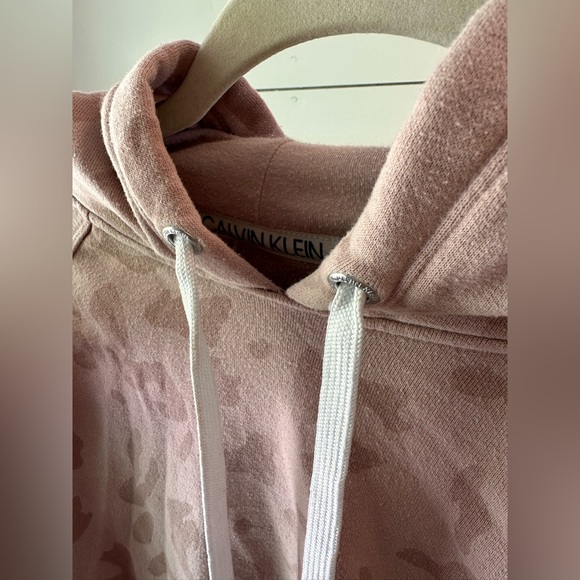 Calvin Klein Performance Pink Camp Cropped Hoody - Picture 3 of 3